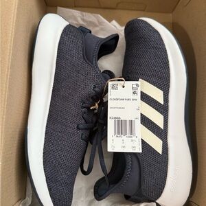 Adidas 7 1/2W Cloudfoam Pure Sneakers in Navy and White